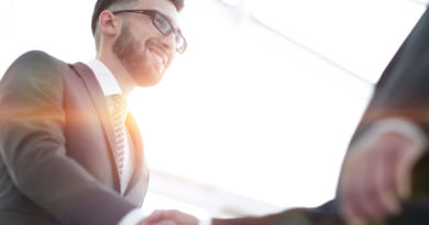 Mit Körpersprache punkten: 7 Tipps für erfolgreiches Networking auf Events Mit Körpersprache punkten: 7 Tipps für erfolgreiches Networking auf Events
